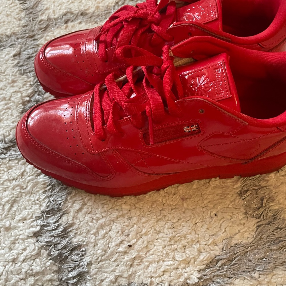 Reebox red pat and leather limited edition GS size 4 1/2 only wore once - Picture 2 of 4